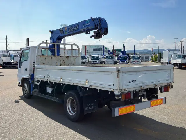 いすゞ エルフ BKG-NKR85R(2WD)の写真4