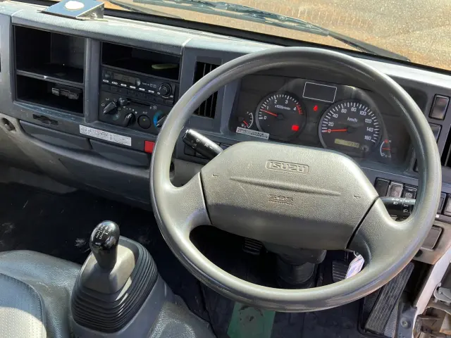 いすゞ エルフ BKG-NKR85R(2WD)の写真21