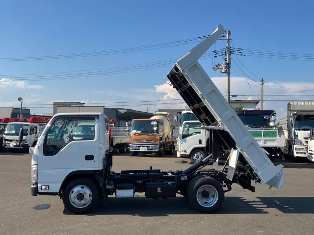 いすゞ エルフ 2PG-NKS88AD(4WD)の写真5