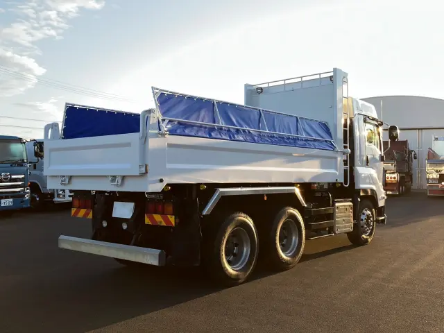 いすゞ ギガ 2PG-CXZ77CT(6x4)の写真3