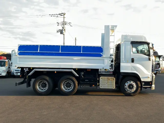 いすゞ ギガ 2PG-CXZ77CT(6x4)の写真8