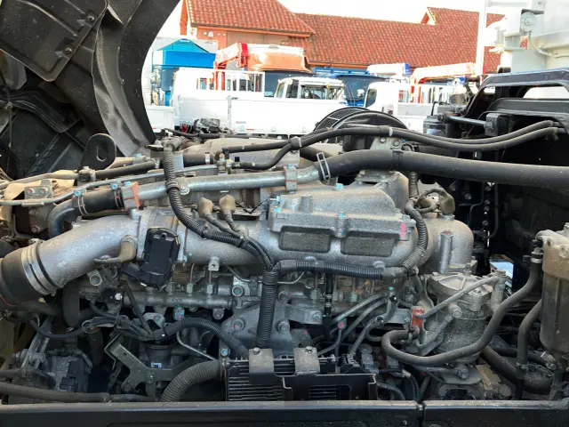 いすゞ ギガ 2PG-CXZ77CT(6x4)の写真17