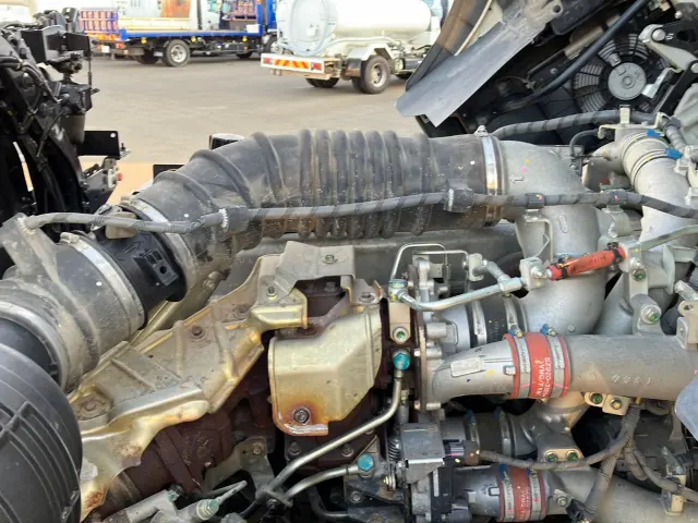 日野 プロフィア 2DG-FS1AGA(6x4)の写真18