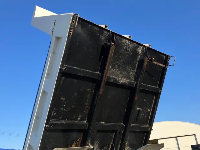 いすゞ フォワード 2PG-FRR90S1(2WD)の写真12