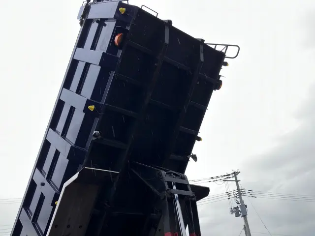 日野 プロフィア QPG-FR1EPEA(6x2)の写真15