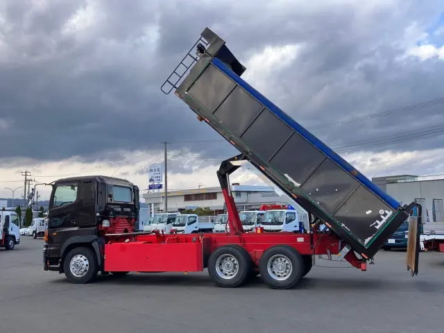 日野 プロフィア QPG-FS1APEA(6x4)の写真5