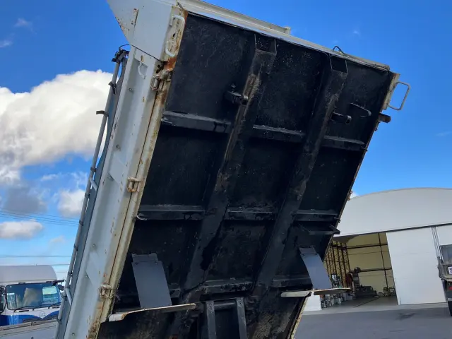 いすゞ エルフ TKG-NJR85AD(2WD)の写真11