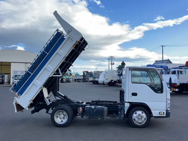 いすゞ エルフ TKG-NJR85AD(2WD)の写真6