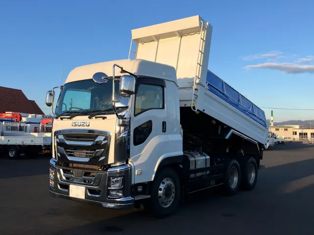 いすゞ ギガ 2PG-CXZ77CT(6x4)の写真1