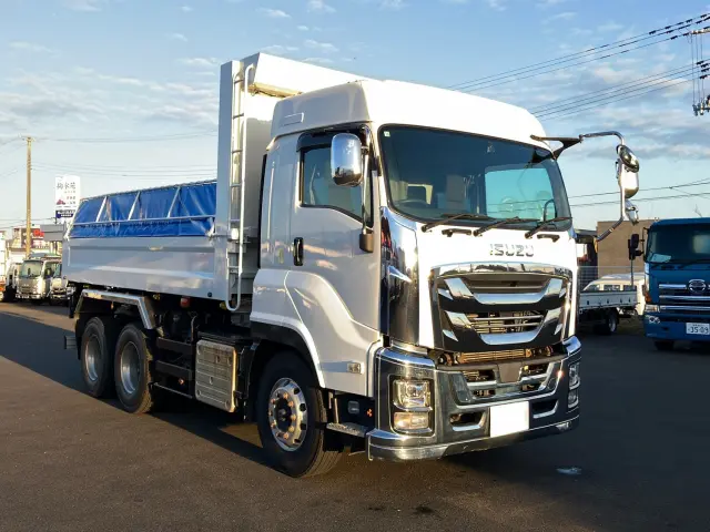いすゞ ギガ 2PG-CXZ77CT(6x4)の写真2