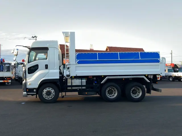 いすゞ ギガ 2PG-CXZ77CT(6x4)の写真7