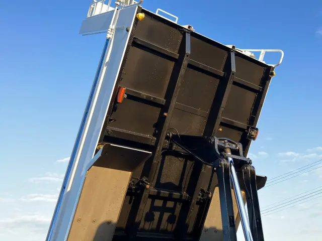 いすゞ ギガ 2PG-CXZ77CT(6x4)の写真12