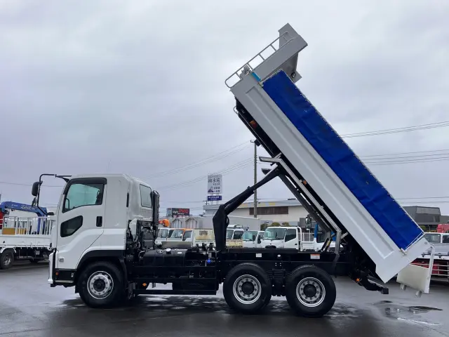 いすゞ ギガ 2RG-CXZ77DT(6x4)の写真5