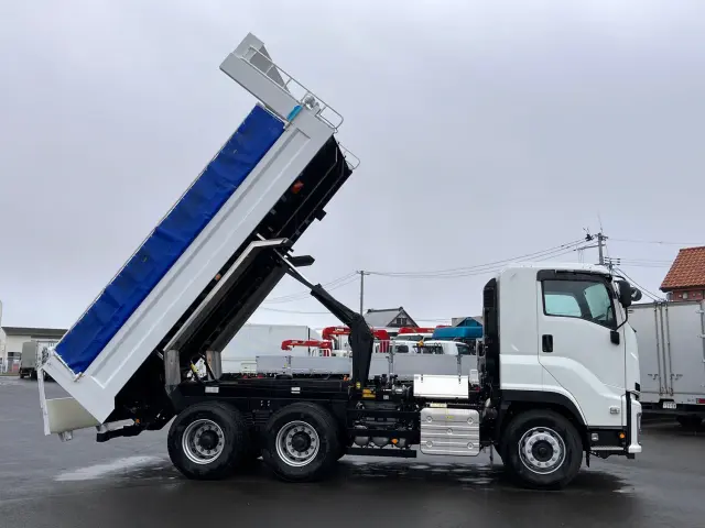 いすゞ ギガ 2RG-CXZ77DT(6x4)の写真6