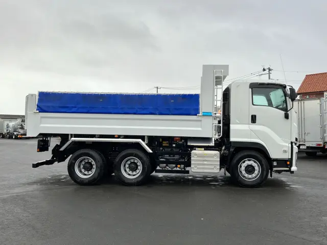 いすゞ ギガ 2RG-CXZ77DT(6x4)の写真8