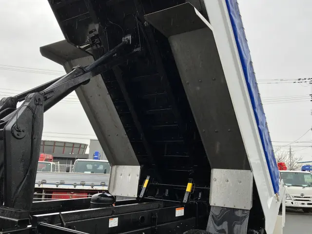 いすゞ ギガ 2RG-CXZ77DT(6x4)の写真13