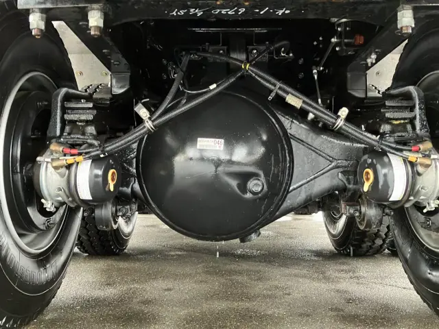 いすゞ ギガ 2RG-CXZ77DT(6x4)の写真16