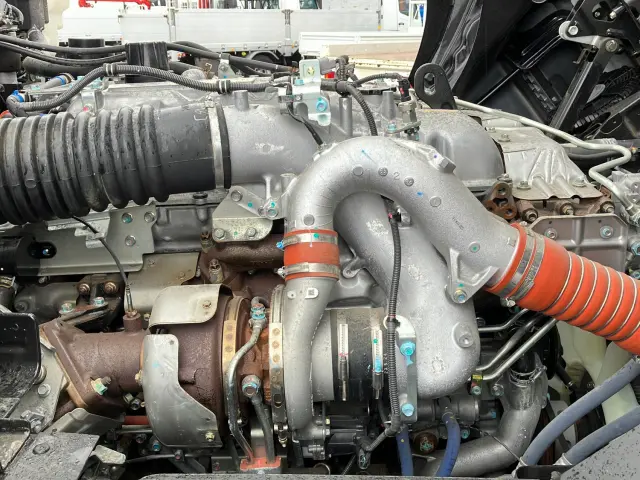 いすゞ ギガ 2RG-CXZ77DT(6x4)の写真18