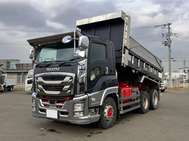 いすゞ ギガ QPG-CXZ77BT(6x4)の写真1