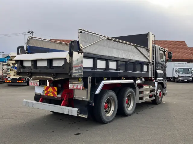 いすゞ ギガ QPG-CXZ77BT(6x4)の写真3