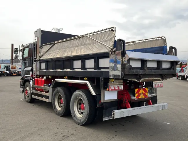 いすゞ ギガ QPG-CXZ77BT(6x4)の写真4