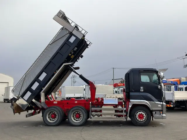 いすゞ ギガ QPG-CXZ77BT(6x4)の写真6