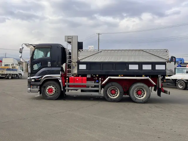 いすゞ ギガ QPG-CXZ77BT(6x4)の写真7