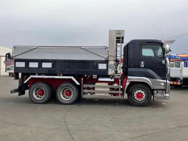 いすゞ ギガ QPG-CXZ77BT(6x4)の写真8