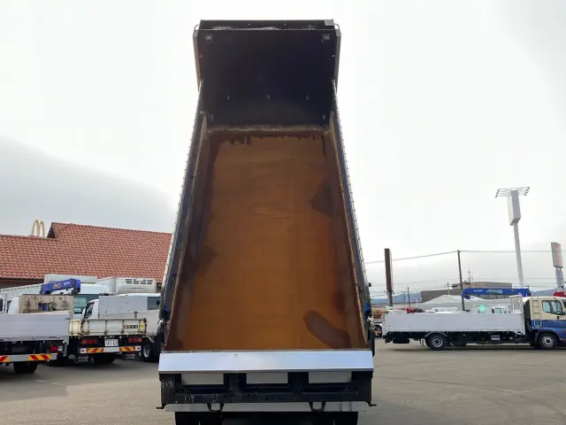 いすゞ ギガ QPG-CXZ77BT(6x4)の写真10