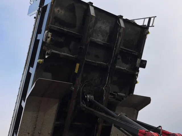 いすゞ ギガ QPG-CXZ77BT(6x4)の写真12