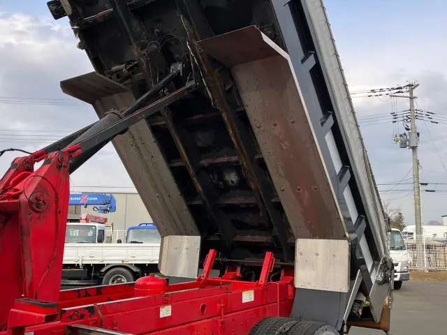 いすゞ ギガ QPG-CXZ77BT(6x4)の写真13