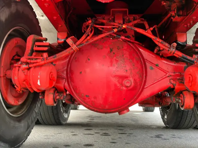 いすゞ ギガ QPG-CXZ77BT(6x4)の写真16