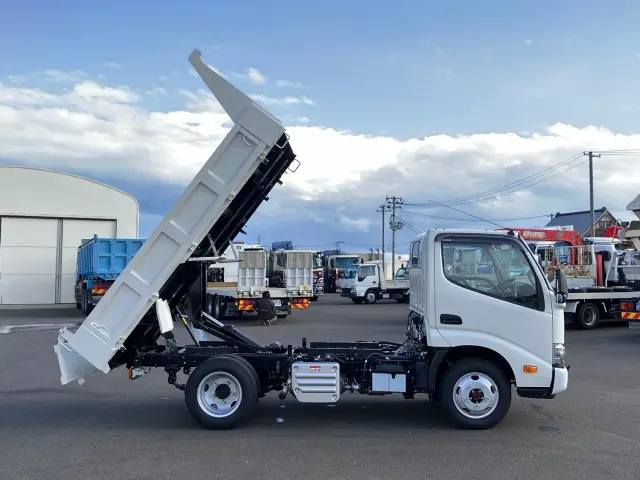 日野 デュトロ 2DG-XZU675T(4WD)の写真6