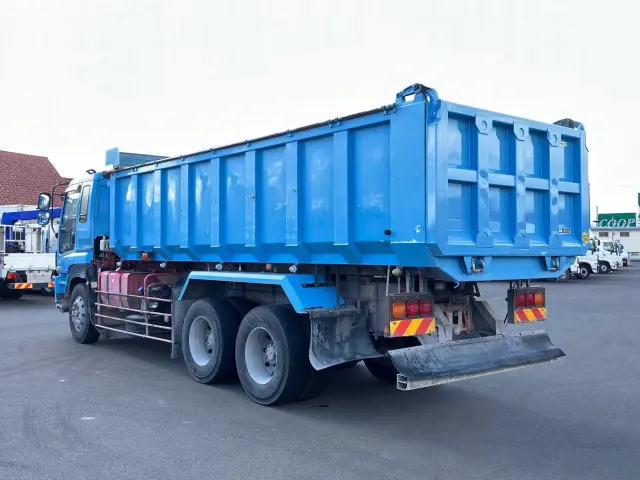 いすゞ ギガ QKG-CYZ77AM(6x4)の写真4