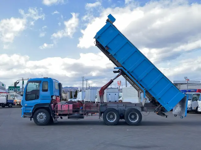 いすゞ ギガ QKG-CYZ77AM(6x4)の写真5