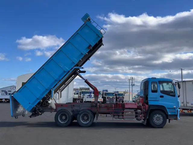 いすゞ ギガ QKG-CYZ77AM(6x4)の写真6