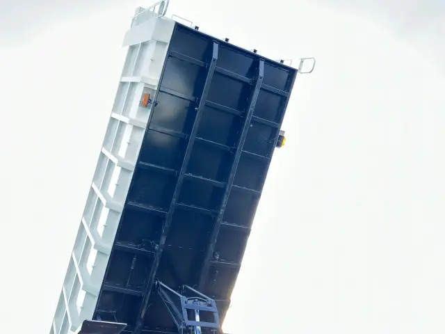 日野 プロフィア 2DG-FS1AHE(6x4)の写真14