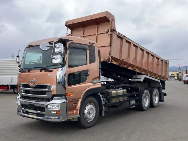 ＵＤ クオン QPG-CW5YL(6x4)の写真1