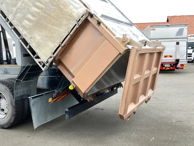 ＵＤ クオン QPG-CW5YL(6x4)の写真15