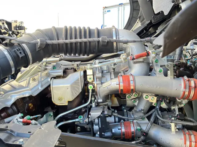 日野 プロフィア 2DG-FS1AJE(6x4)の写真21