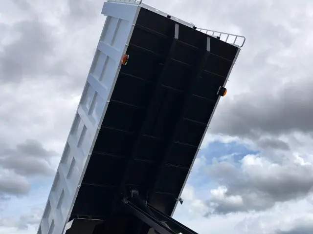 日野 プロフィア 2DG-FS1AHE(6x4)の写真16