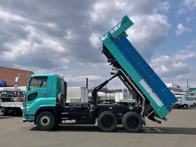 いすゞ ギガ 2PG-CXZ77CT(6x4)の写真5