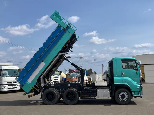 いすゞ ギガ 2PG-CXZ77CT(6x4)の写真6