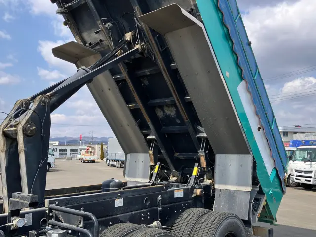 いすゞ ギガ 2PG-CXZ77CT(6x4)の写真13