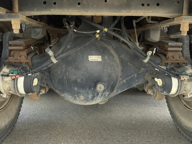 いすゞ ギガ 2PG-CXZ77CT(6x4)の写真16