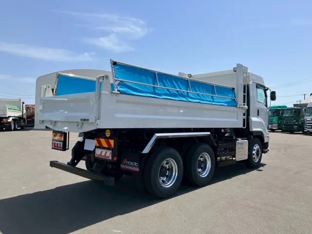 いすゞ ギガ 2RG-CXZ77DT(6x4)の写真3