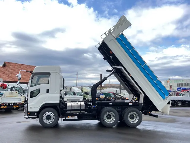 いすゞ ギガ 2RG-CXZ77DT(6x4)の写真5