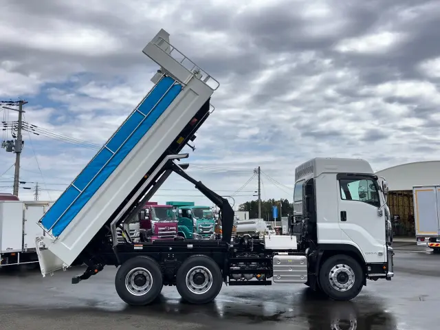 いすゞ ギガ 2RG-CXZ77DT(6x4)の写真6