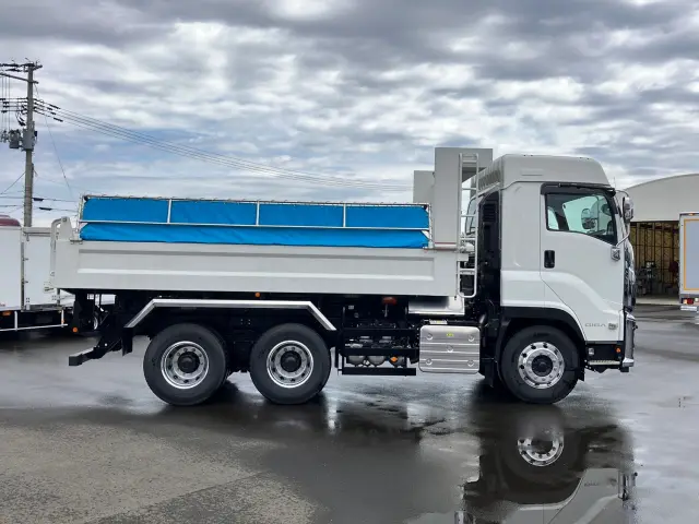 いすゞ ギガ 2RG-CXZ77DT(6x4)の写真8