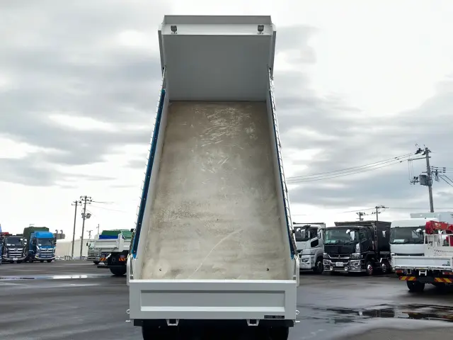 いすゞ ギガ 2RG-CXZ77DT(6x4)の写真10